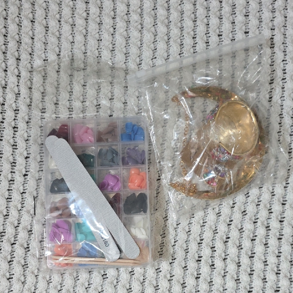 Colorful Nail Art Set with Gold Bracelet Earring And Necklace Costume Jewelry